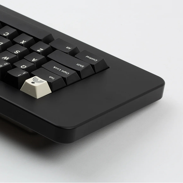 [Group Buy] GMK CYL Noire R2
